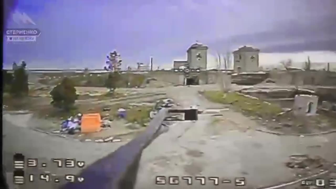 Already, tanks have learned to smoke out of the tunnels. Location - Kakhovskaya HPP.