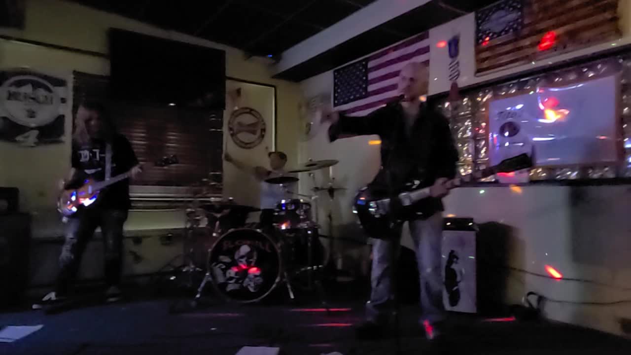 Tin Zelkova "Hold Me Close"