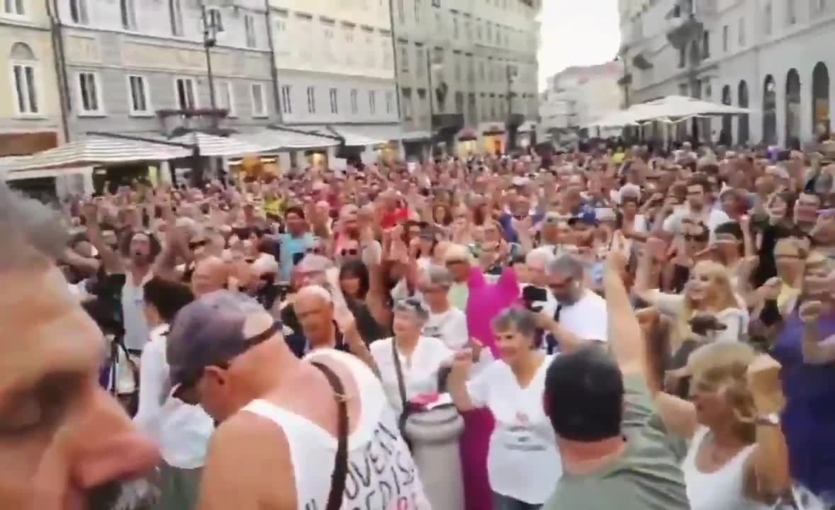 Italy protests against vaccine passports 24/07/21