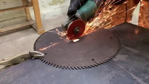 My Forge - Broken Saw Blade / Beautiful Ax Maker