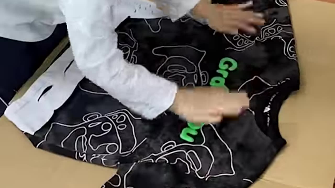 Folding clothes using a paperboard!