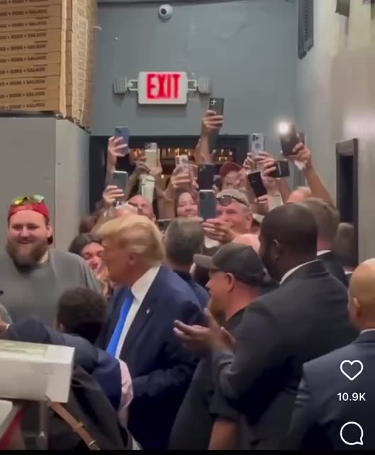 DJT stops for a slice