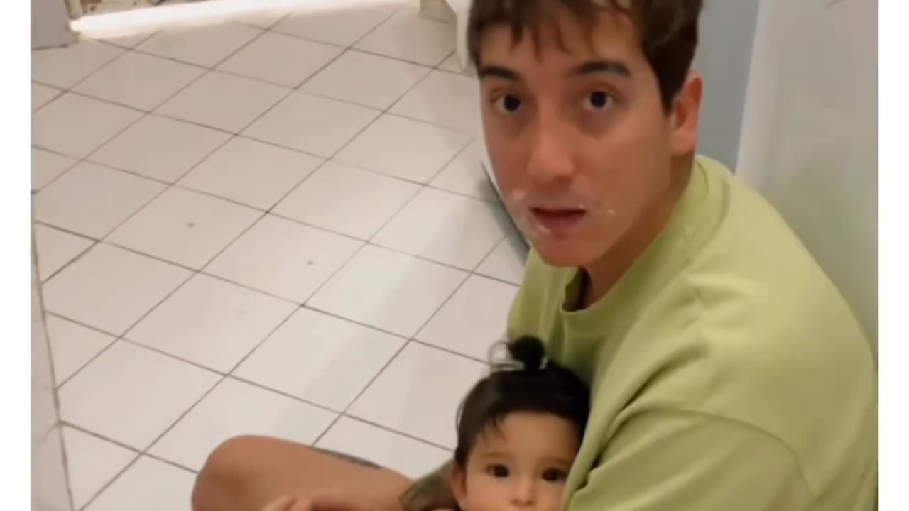 Cuts kid With Father Eats Baby Food