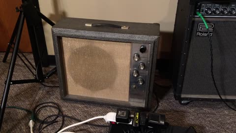 Silvertone 1482 with Eric Johnson strat. No pedals.