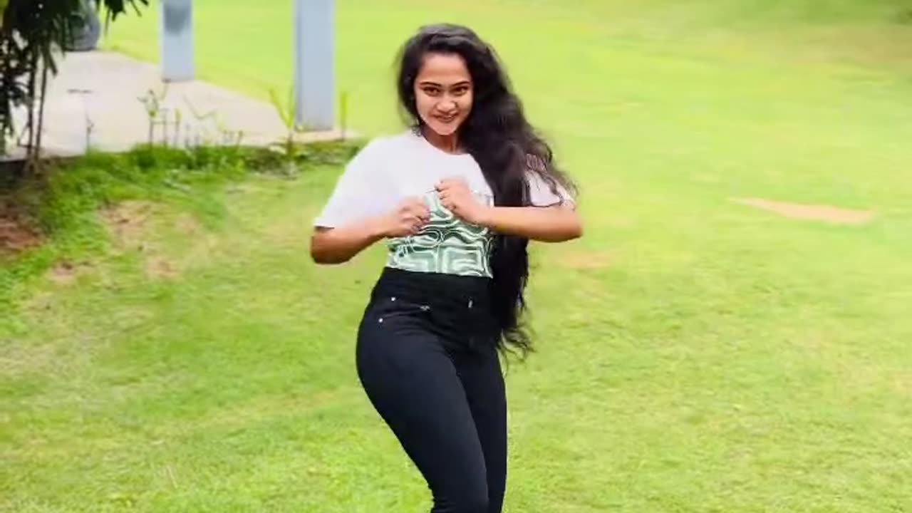 cute girl dancing video001