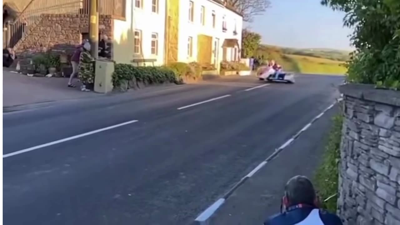 TT IOM TT ISLE OF MAN motorcycle racing through city streets