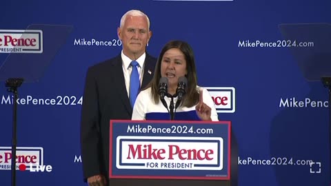 Pence stands behind mother as she reads his resume