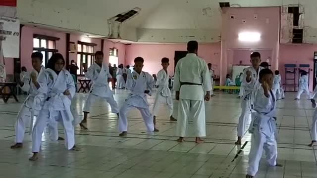 Persiapan latihan naik sabuk kuning