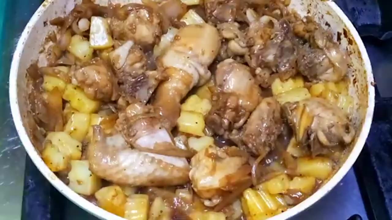 POTATOES AND CHICKEN ! EASY QUICK AND VERY DELICIOUS CHICKEN RECIPE