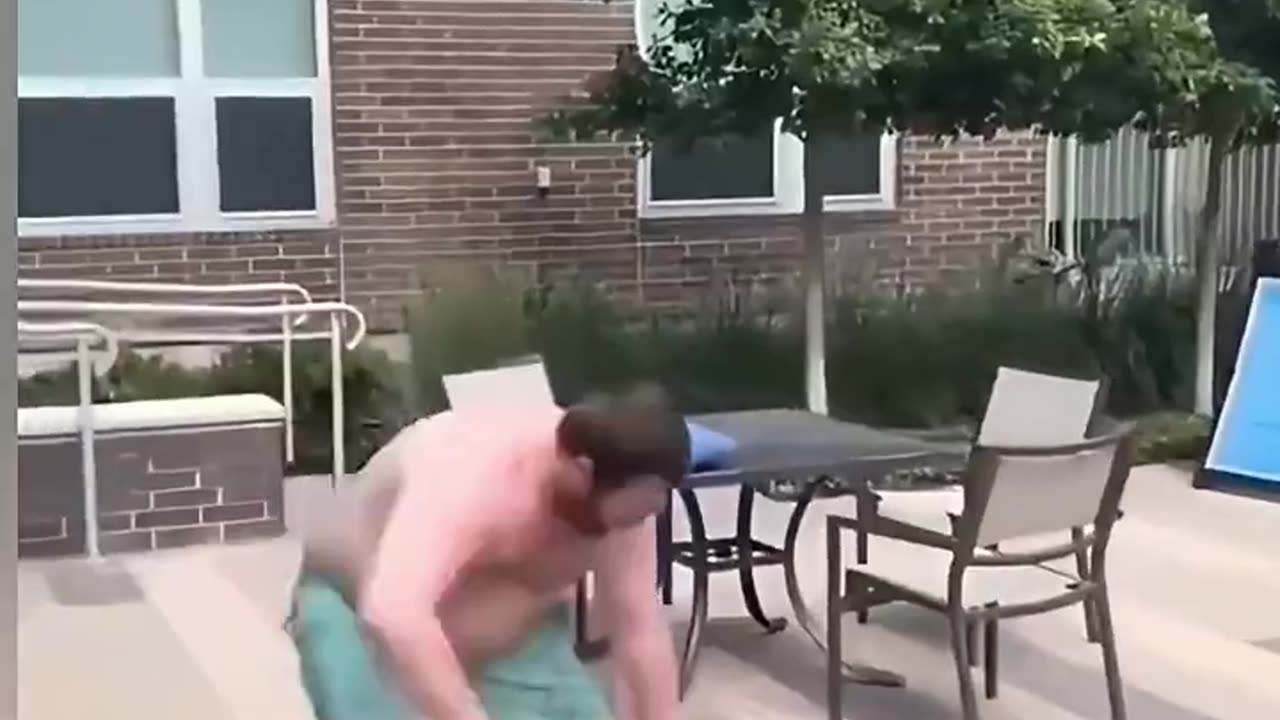 Mens pool fight with awesome Commentry lolx | Must Watch | Funny