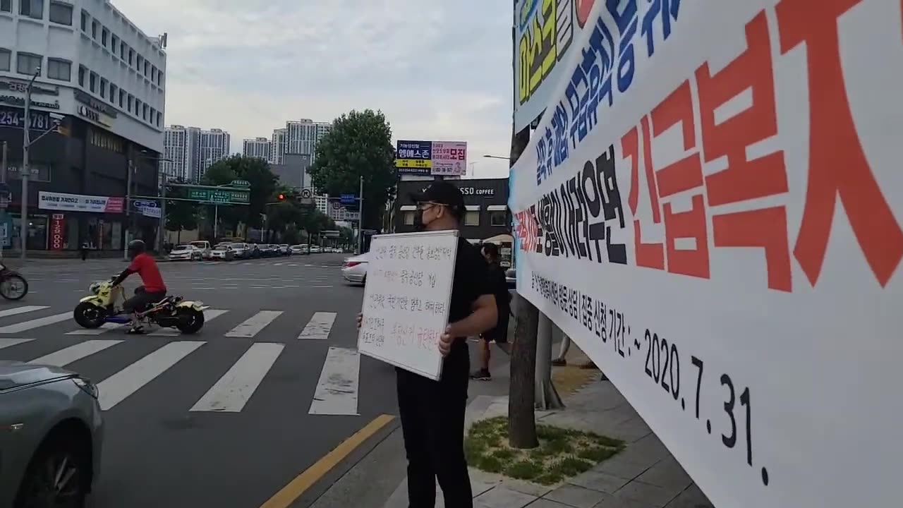 20200626_V3_S02(hvOsLjbMMxM)대구 1인 블랙시위 현장, 보다보다 못해 직접 거리로 나오신 분