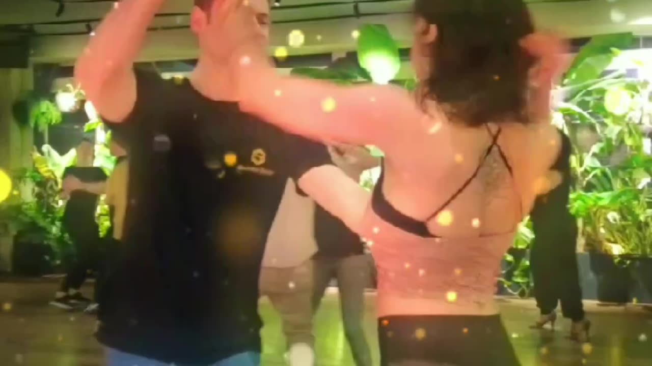 Bachata Fever: Eine Tanzparty, die dein Herz zum Schmelzen bringt