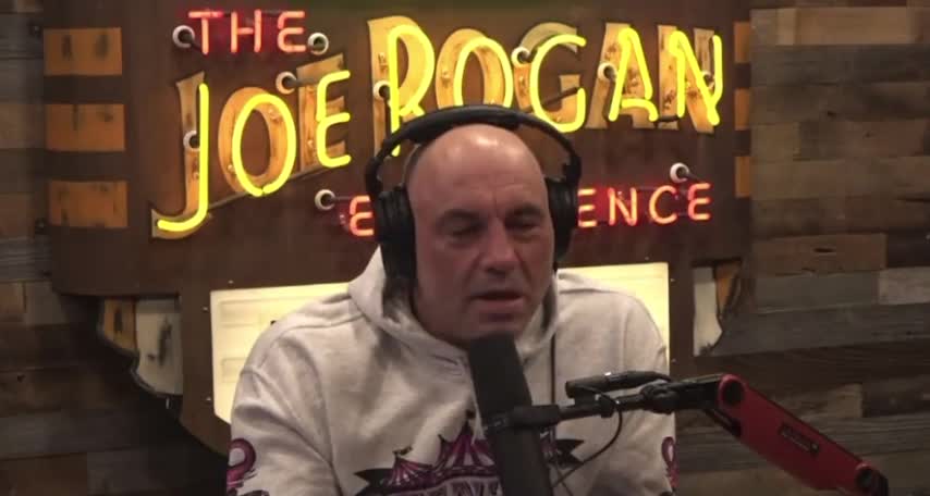 Joe Rogan discusses media coverage of Hunter Bidens laptop