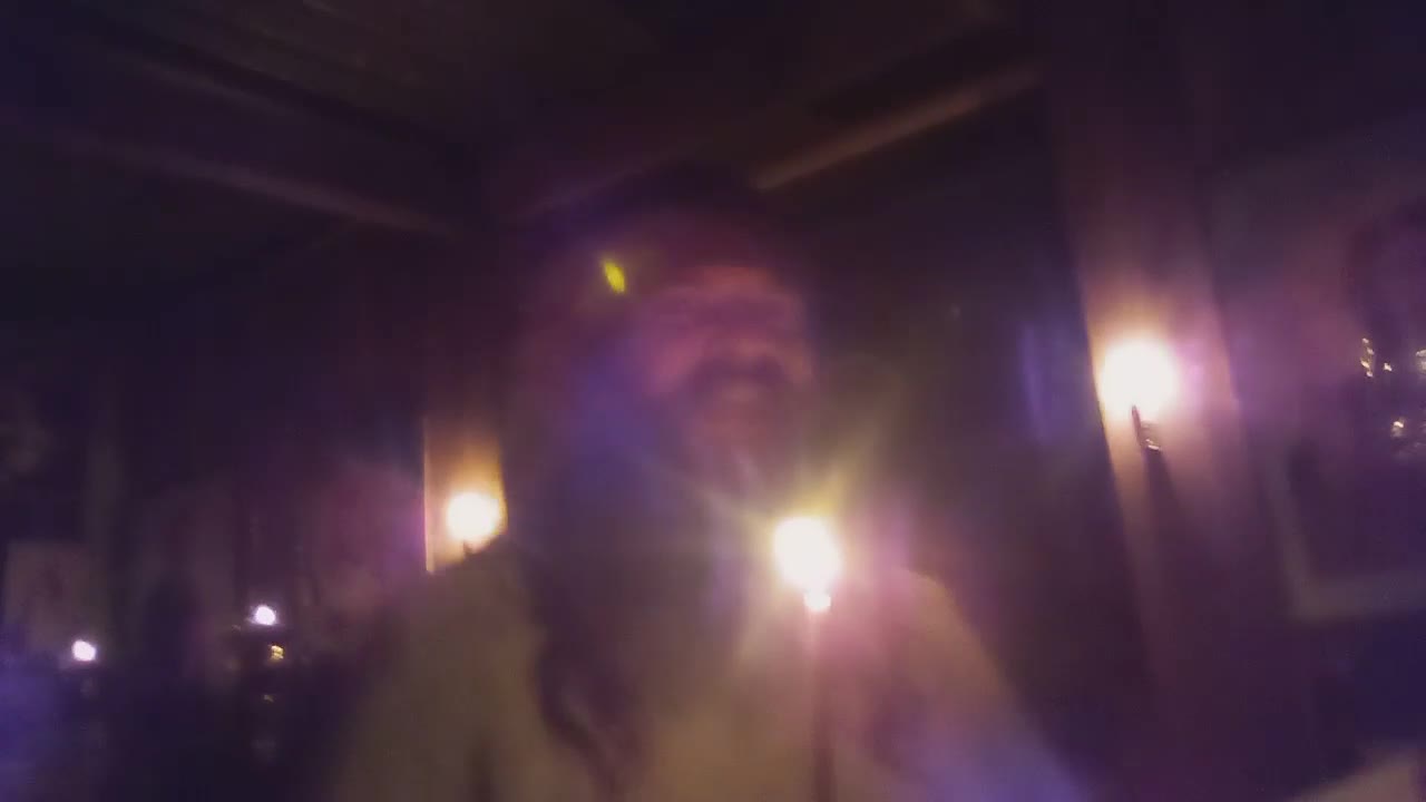 Ο ΕΝΑΣ ΤΟΝ ΣΥΝΧΩΡΕΙ ΑΛΛΟΣ ΤΟΝ ΠΛΗΡΩΝΕΙ