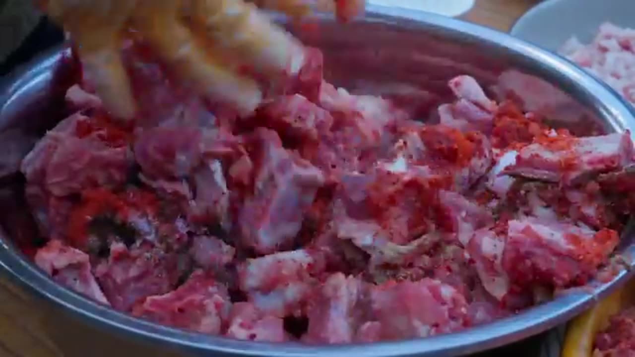 The Happiest Thing about Killing the Annual Pig Is to Store the Meat in Different Ways