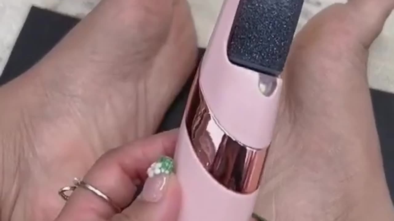 Finishing Touch Flawless Pedi Electronic Tool File and Callus Remover, Pedicure-New Version