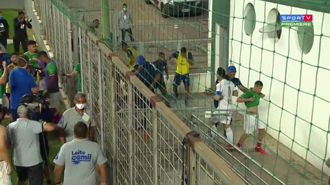 Fechou o tempo! Veja a confusão no final da partida entre Cruzeiro e CSA pela Série B