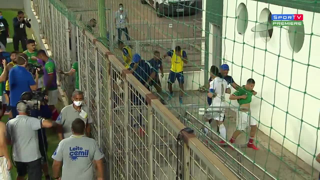 Fechou o tempo! Veja a confusão no final da partida entre Cruzeiro e CSA pela Série B