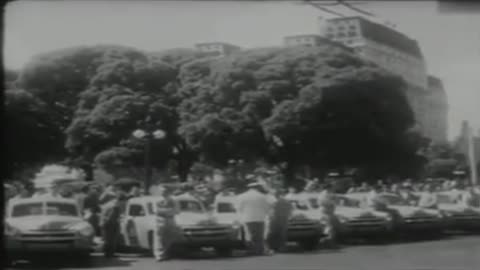 Desfile de Camioncitos INSTITEC Modelo Justicialista, fabricado en Argentina (1953)