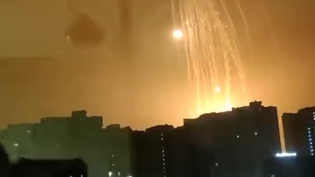 Massive fireball in Kiev as Russian cruise & ballistic missiles rock the Ukrainian capital