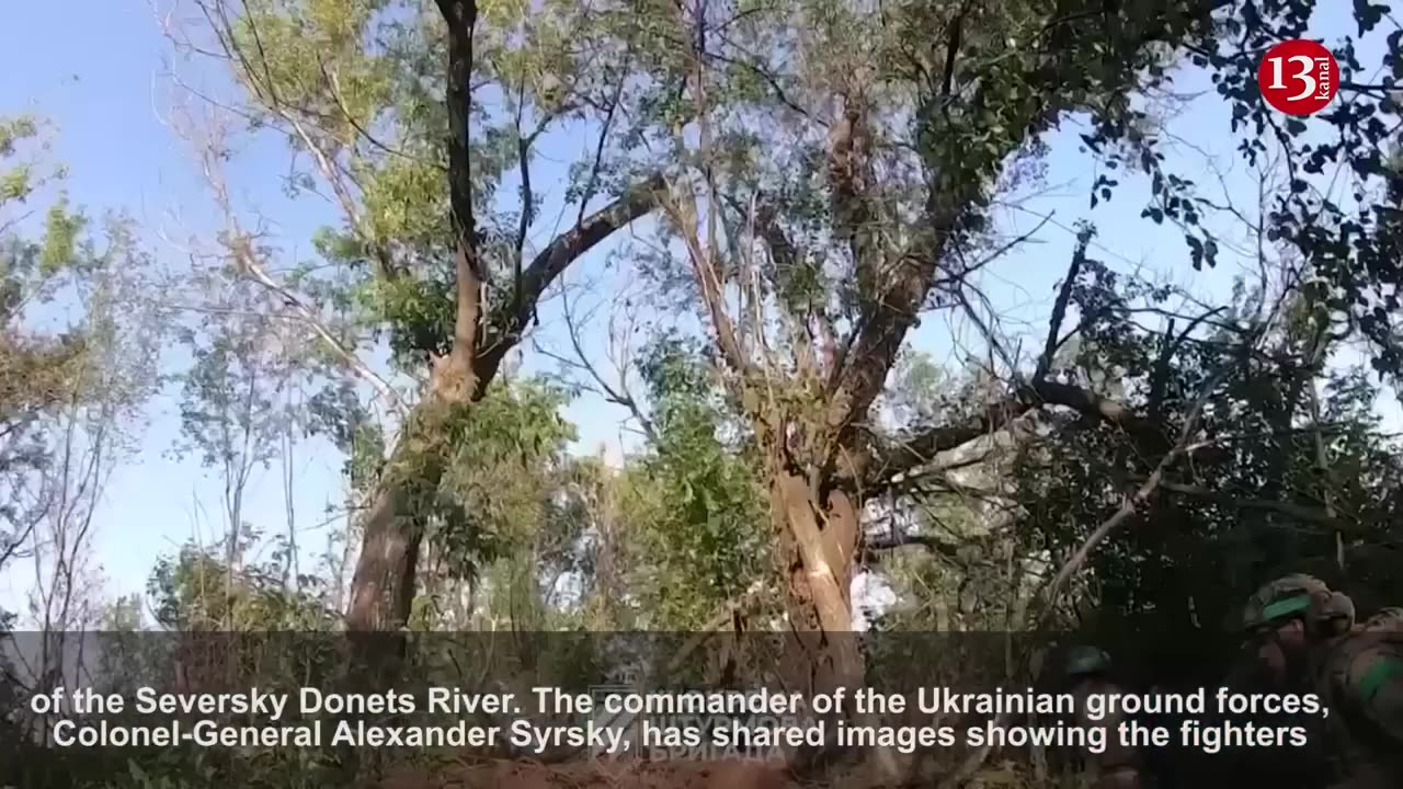 Ukrainian fighter places fellow soldiers on equipment, seeks to remove them from battlefield
