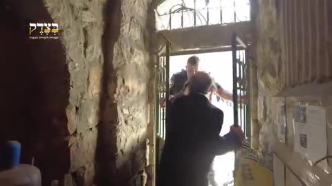 ORTHADOX JEWS BEATEN BY I.D.F FOR CAĹLING FOR A STOP TO THE GENOCIDE 8N GAZA