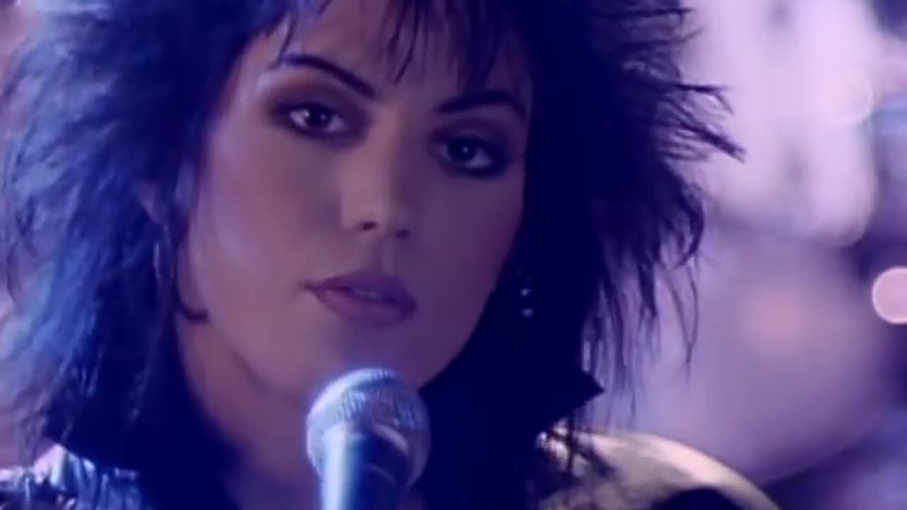 Joan Jett & the Blackhearts - I Hate Myself for Loving You (Official Video)