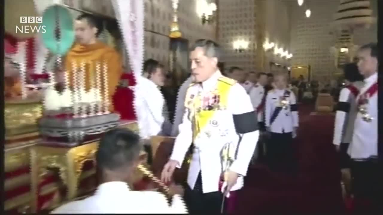 Thailand mourns death of King Bhumibol Adulyadej - BBC News