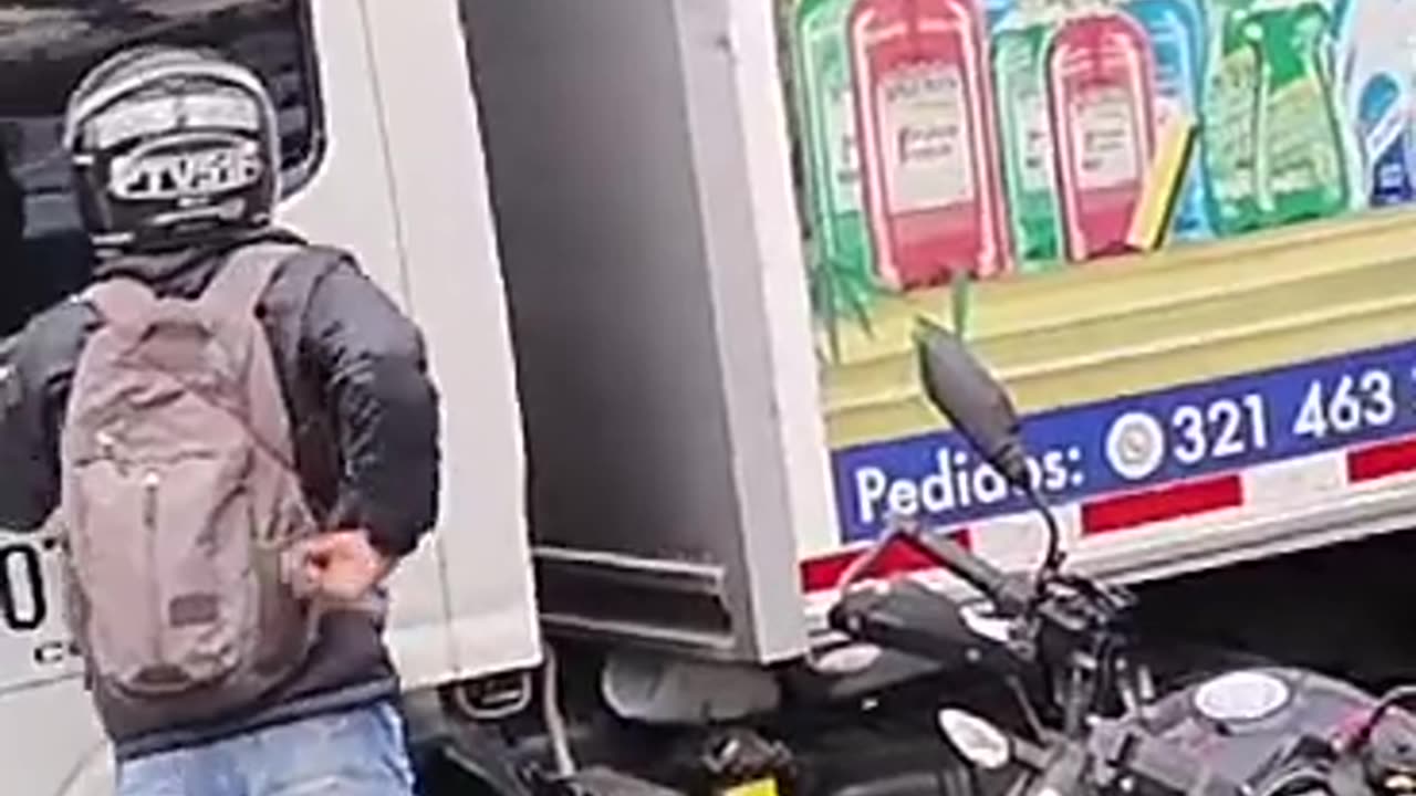 Agresión entre conductor y motociclista