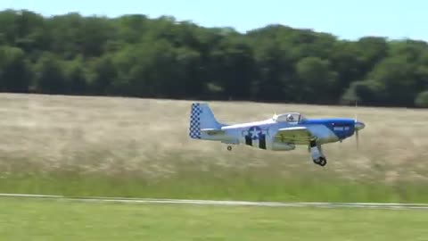 Senlis Flying Legend 2021. P-51 Mustang en patrouille