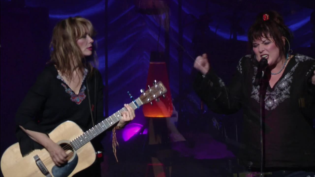 Ann and Nancy Wilson - ALONE