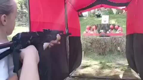 Výchova dětí na Ukrajině k Banderismu pod dohledem nacistického Pravého sektoru