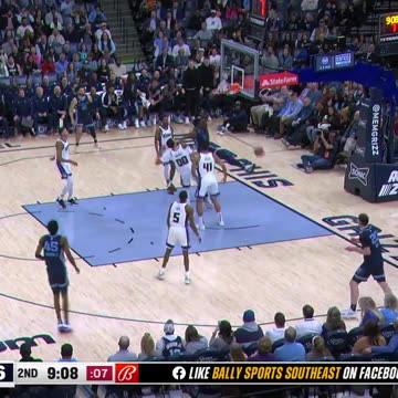 NBA - JJJ behind-the-back + throwdown! 😱 Kings-Grizzlies
