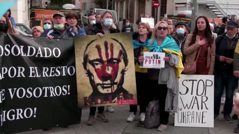 Javier Bardem protests outside Russian embassy