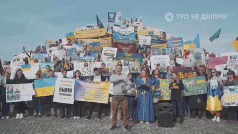 ¡Los prisioneros de guerra deben ser liberados! Video completo de la acción de hoy en la ciudad de