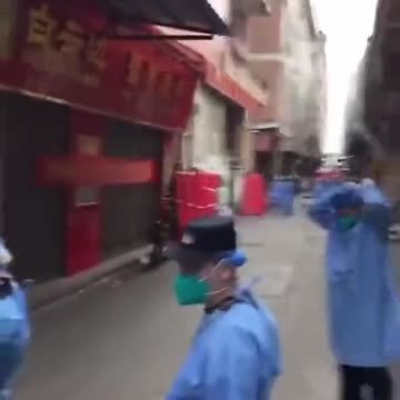 A Chińczycy mają tego dość! Wściekli ludzie burzą wszystko przed sobą w chaosie Guangzhou 2