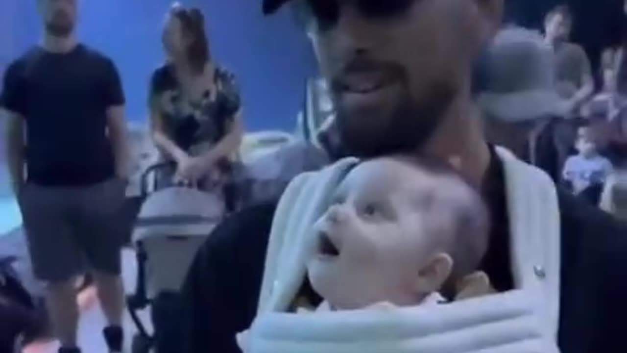 Baby goes to the aquarium for the first time