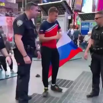 US cops who posed with Russian flag said they did not identify the flag