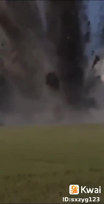 UFO FALLS ON EARTH AND EXPLODES WATCH THE VIDEO AND SHARE