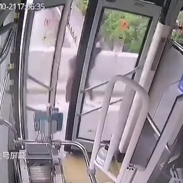 ΑΠΙΣΤΕΥΤΟΣ ΟΔΗΓΟΣ ΛΕΩΦΟΡΕΙΟΥ.