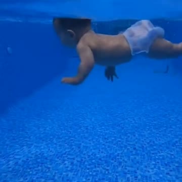 baby swims with my dad