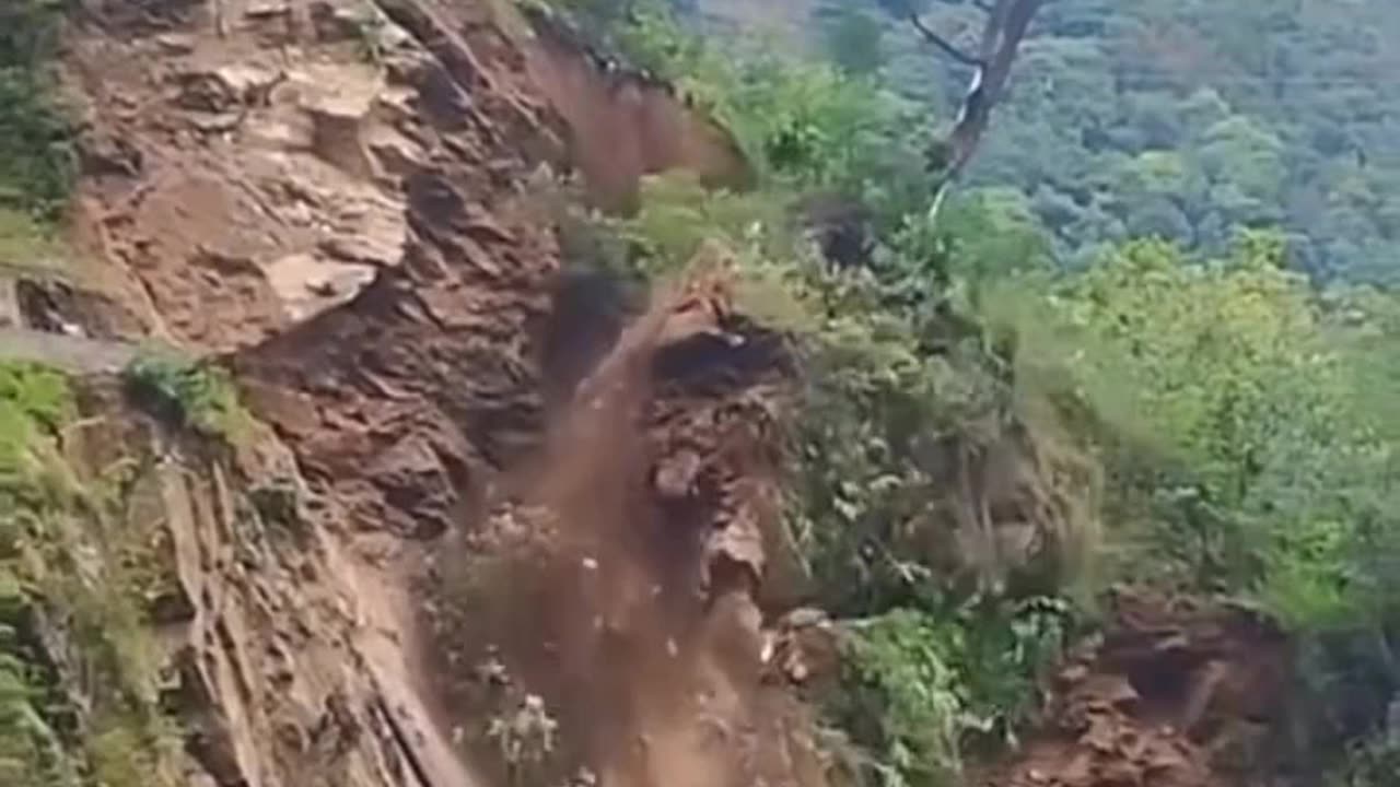 Landslide 😱 OMG😭😭😭