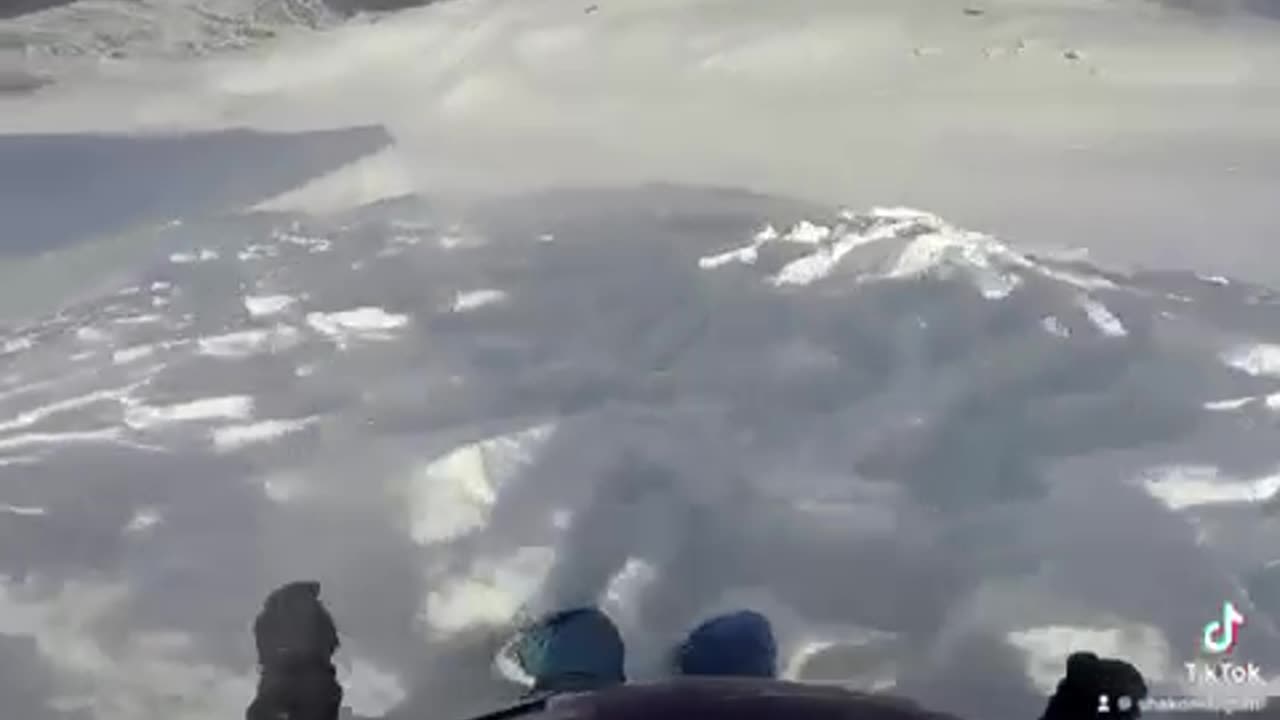 Masiv Avalanche during checking the slope