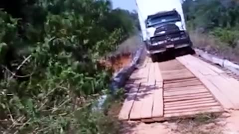 Heavy Vehicle Fails on Cam