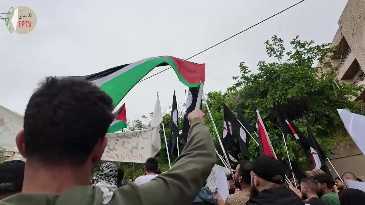 Demonstration in #Lebanon at the embassy of #Jordan denouncing collaboration with Zionist Entity.