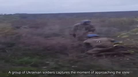 A group of Ukrainian soldiers captures the moment of approaching the stele "Luhansk Oblast" in Svat