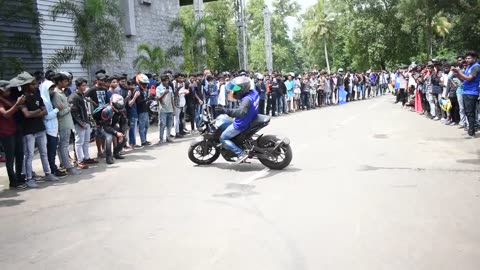 R15 And Mt 15 Bike Stunt