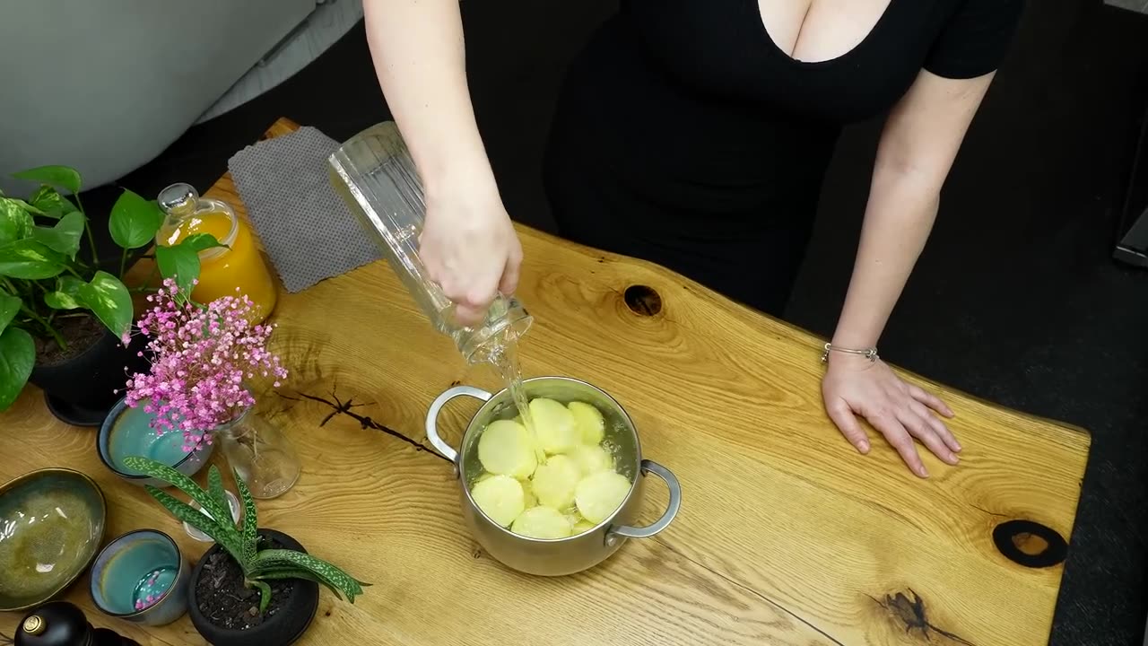 When you have 3 potatoes|prepare this easy and delicious potatos dish.