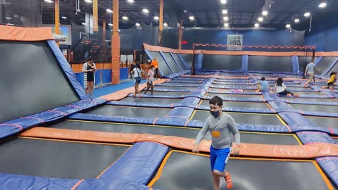 Spencer bouncing Sky Zone VID_20210731_132202