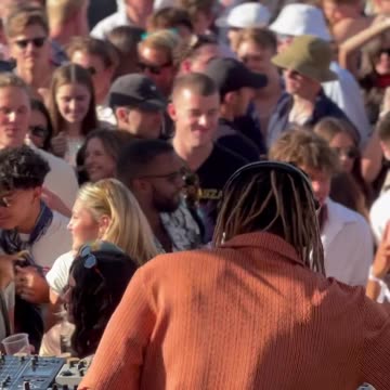 Dwson LIVE IN Cape Town